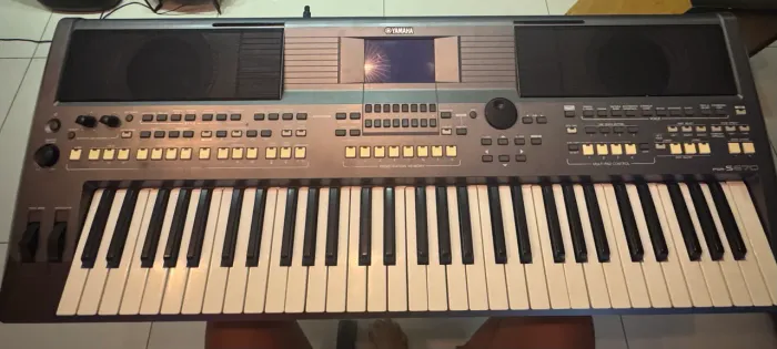 Teclado Yamaha PSR S670