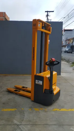 Empilhadeira Elétrica 