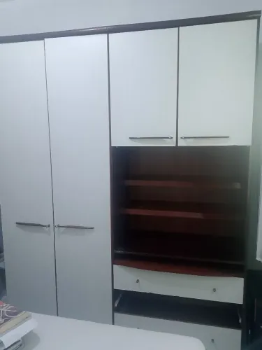 Guarda roupa bom faltando uma gaveta