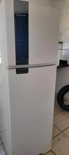 Vende se geladeira frost free Brastemp 127V semi nova