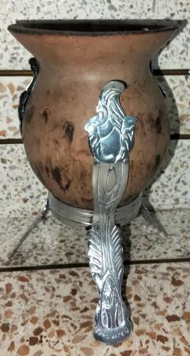 Kit Chimarrão Usado - Cuia de Porongo Natural + Suporte Tripé de Metal Promate
