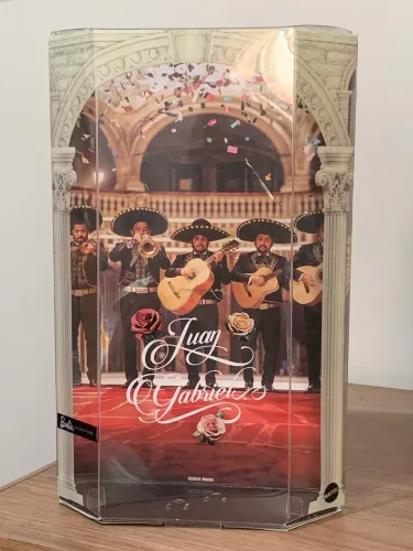 Caixa Barbie Signature Juan Gabriel