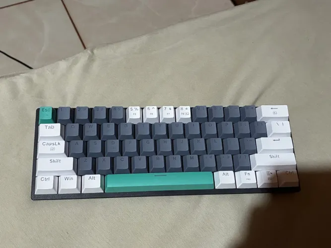 Teclado Mecânico Gamer Sem Fio Machenike K500-B61W Tri-Mode (Bluetooth / 2.4G / Usb)