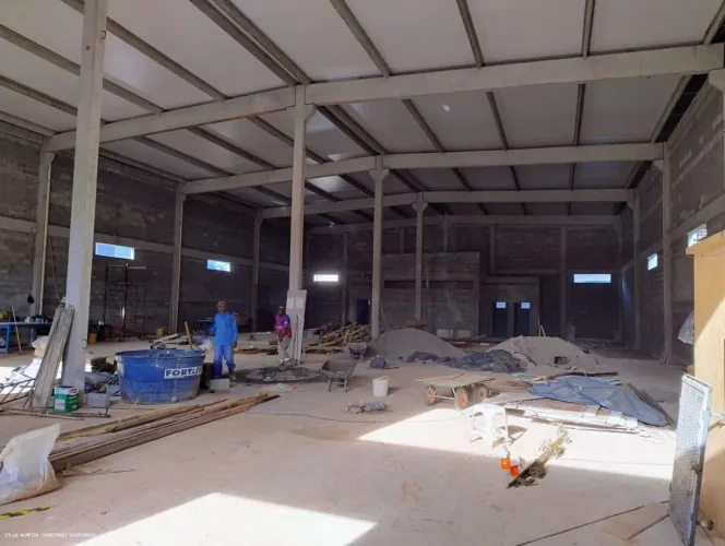 Loja Comercial para Locação em Lauro de Freitas, Centro, 2 banheiros, 49 vagas