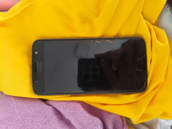 Celular com defeito