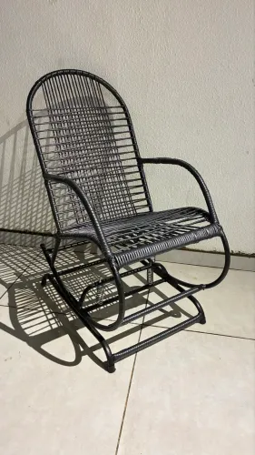 Cadeira de balanço de fio