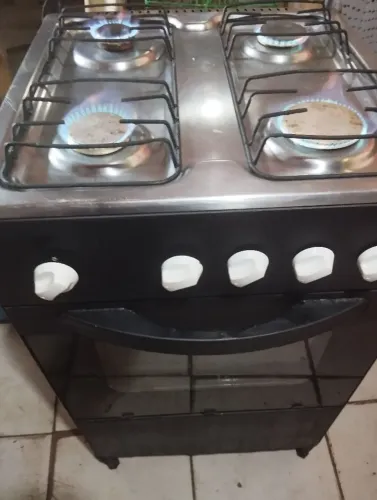 Fogão de quatro bocas 