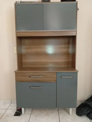 Armário de cozinha, apenas dois meses de uso