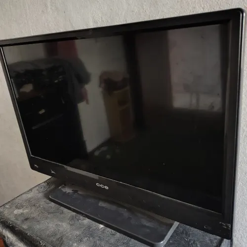 Televisão cce led 28 polegadas usada