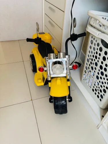 Moto elétrica infantil