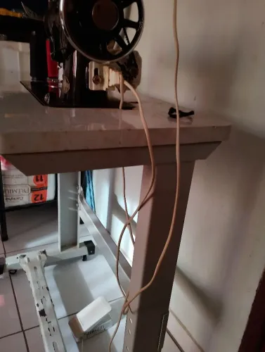 Vende_se duas máquinas costura