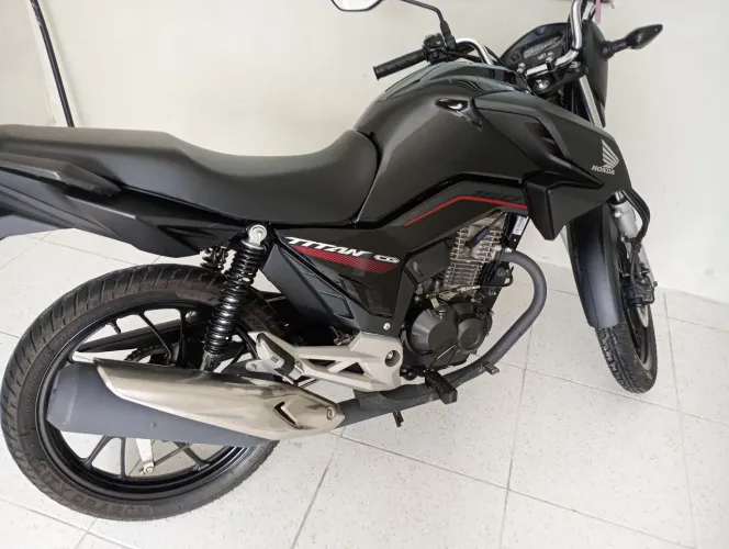 Vende-se Titan 160 edição especial de 40 anos