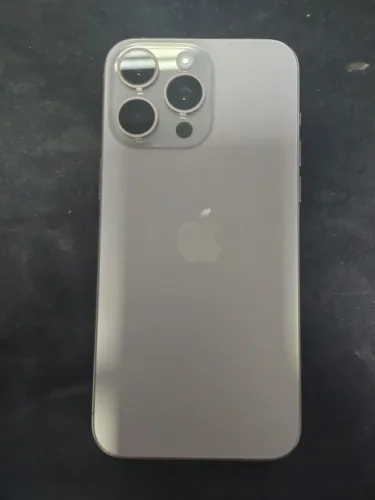 Iphone 15 pro max 258gb cor cinza - novissímo - 33 capinhas