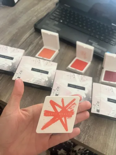 Fenty Beauty Cheeks Suede Powder Blush - Cor Just a Crush
