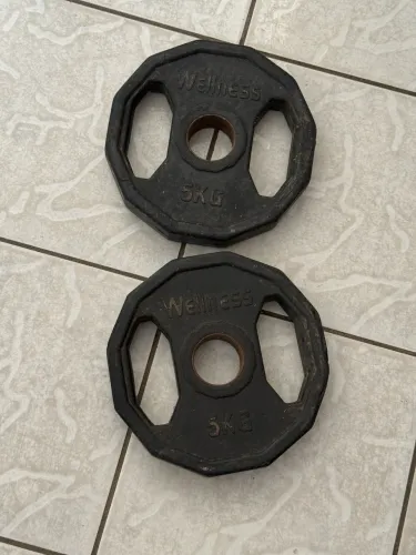 Anilha de peso 5 kg cada 55,00 tenho 02