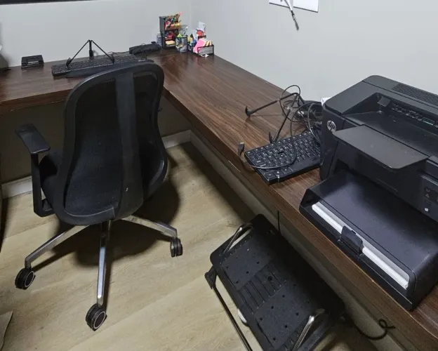 Mesa de escritório em L, para fixar na parede 1,80m