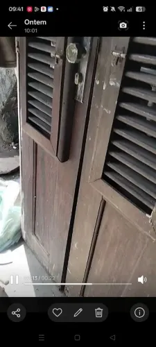 Porta de madeira e janela