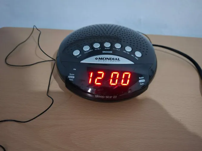 Rádio Relógio Mondial