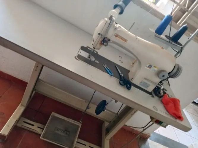 Vendo máquina reta industrial