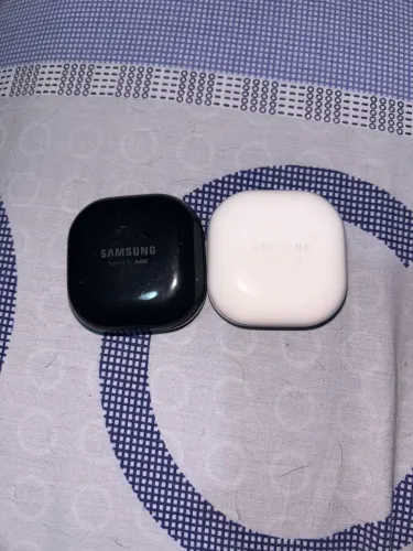 Base carregadora + fone Samsung Galaxy Buds Live