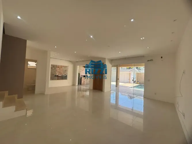 Casa com 3 Suítes e Piscina no Recreio dos Bandeirantes, RJ