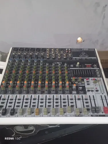Vendo uma messa de som Behringer xenyx x1832