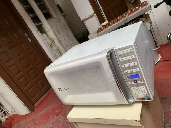 Microondas Electrolux 34 litros funcionando perfeitamente 