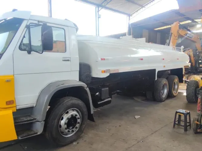 Caminhão Pipa VW 23.210
