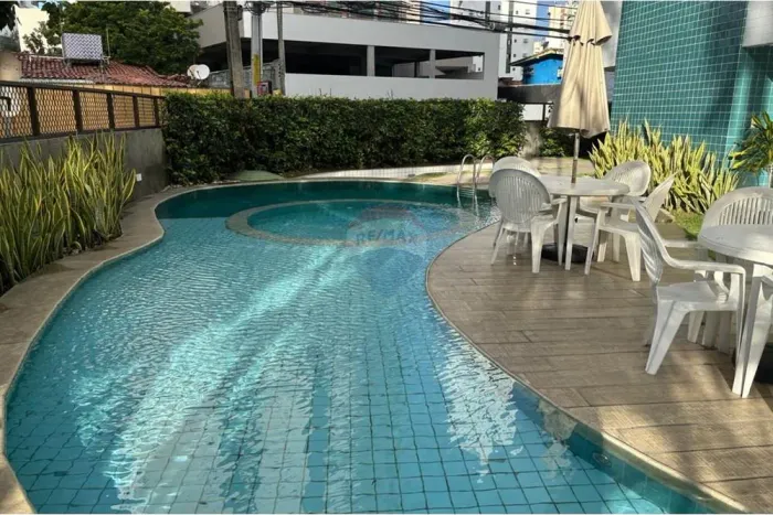 Apartamento de três quartos em Boa Viagem