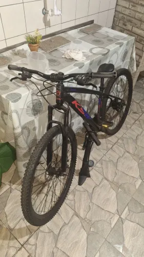 BOMBA PNEU +BIKE ARO 29 PRETO/VERMELHO/AZUL