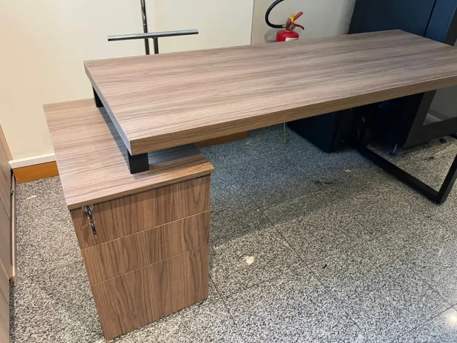 MESA DE ESCRITORIO INDUSTRIAL com GAVETEIRO PRONTA ENTREGA MÓVEIS IKONMIXOFFICE