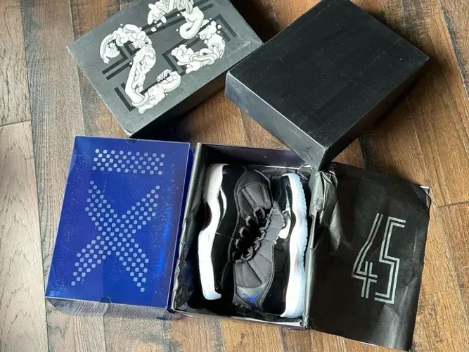 Air Jordan 11 Retro "Space Jam"
