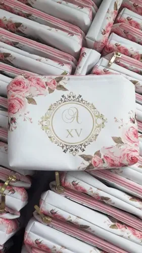 Brinde nécessaire personalizada para lembrancinha de casamento ou aniversário 