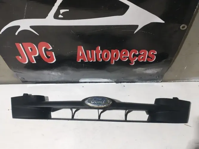 Grade dianteiro Ford fiesta 96/03