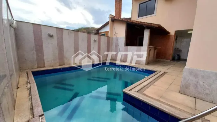 Casa com Dois Pavimentos no Bairro Vila Rica