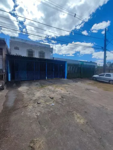 Vende-se ou aluga Galpão com Aptos ( Prédio)