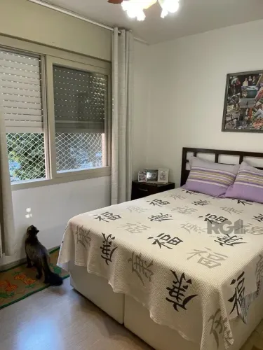 Apartamento 02 dormitórios com vaga! no Bairro Humaitá em Porto Alegre, piso em parquet, n