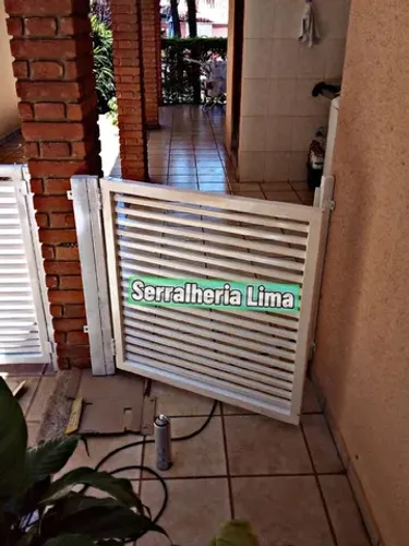 Serralheiro  (PORTÃO PRA PET)