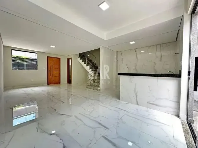 Casa Geminada à venda, 3 quartos, 1 suíte, 2 vagas, Santa Mônica - Belo Horizonte/MG