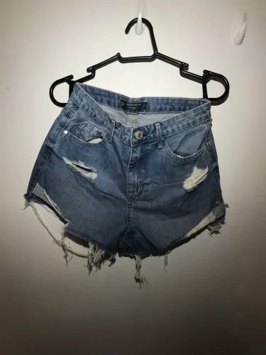 short jeans destroyed