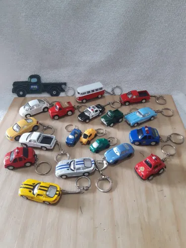 Chaveiros de carrinhos diversos tipos e modelos <br>R$ 120,00