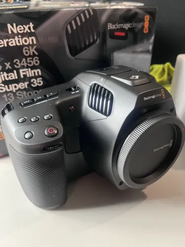 Blackmagic Pocket Cinema Camera 6K G2 - COMO NOVA, NUNCA USADA!