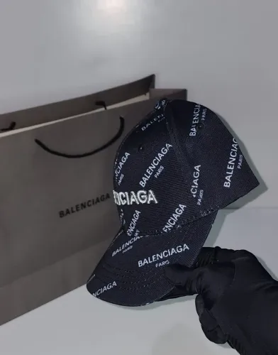 Boné Balenciaga Paris ,Unissex ,trouxe dos Estados Unidos 