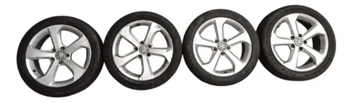 Jogo Roda Brooklyn Pneu Bom Vw Golf Tsi 2015 225 45 R17 Prata