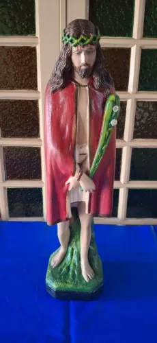 Estátua de Jesus com 63 cm de altura<br>Altura 63 cm<br>Largura 16 cm