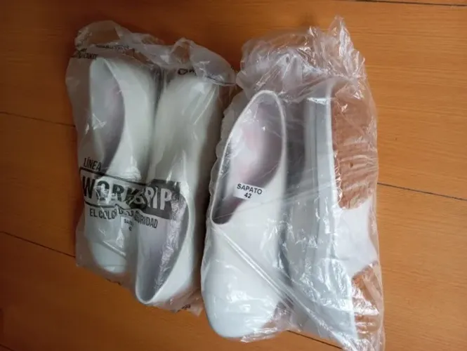 Sapatos tipo Crocs profissionais - nº 42 - Novos na embalagem