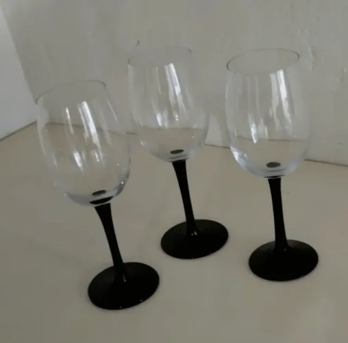 Conjunto de Taças para vinho vintage em Cristal com haste preta