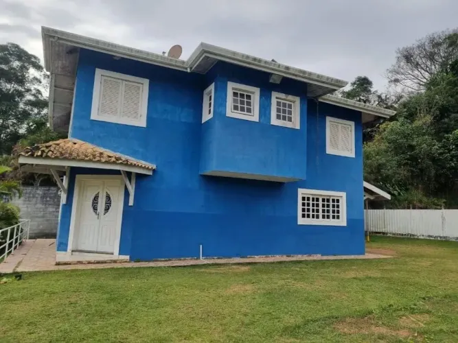 Casa em Cotia para fins comerciais