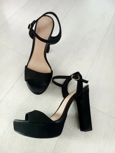 Sandália Arezzo número 35