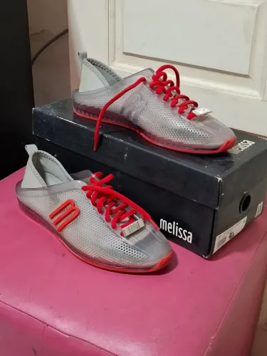 Tênis Melissa transparente em ótimo estado
